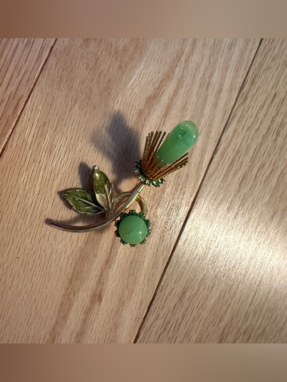 Vintage Uranium Green Floral Jade-Style Brooch Pin - Women Jewelry